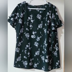 18 Woman's Lane Bryant Floral Ruffle Sleeve Blouse - Green and White